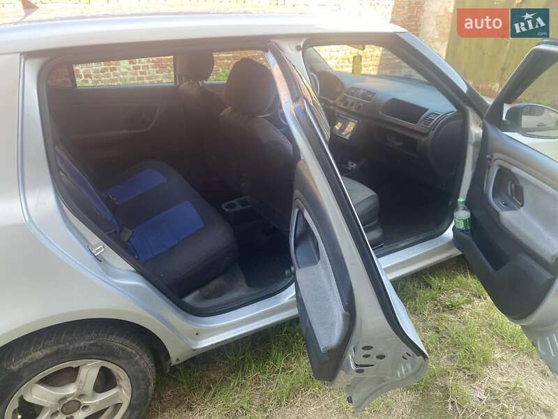 Хэтчбек Skoda Fabia 2010 в Львове