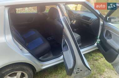 Хэтчбек Skoda Fabia 2010 в 