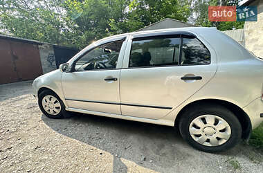 Хэтчбек Skoda Fabia 2001 в 