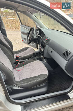Хэтчбек Skoda Fabia 2001 в 
