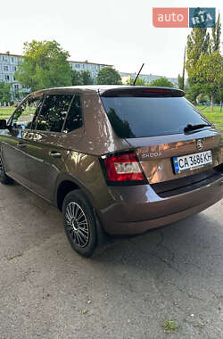 Хетчбек Skoda Fabia 2015 в 