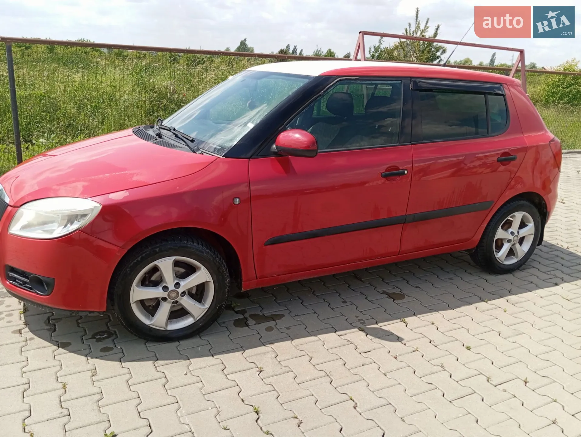 2010 Skoda Fabia - мініатюра 2