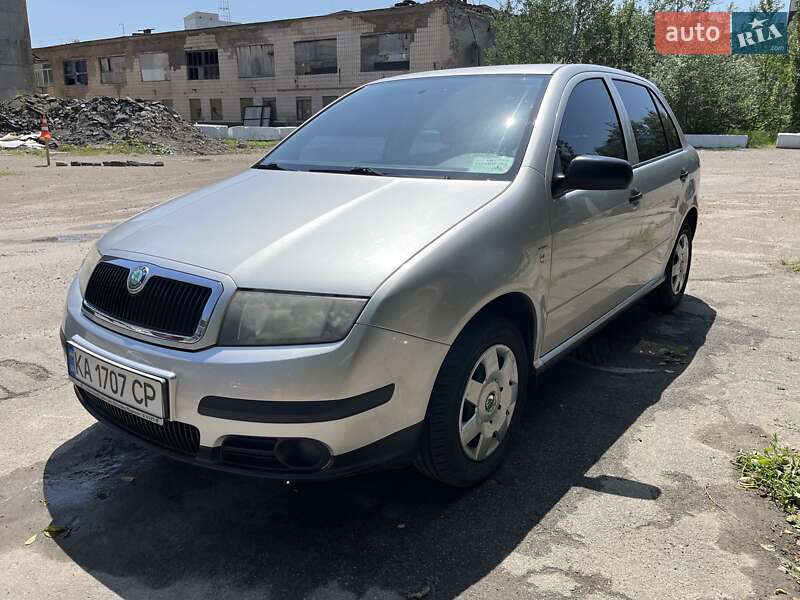 Хэтчбек Skoda Fabia 2006 в 