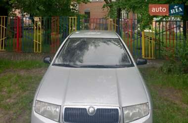 Хэтчбек Skoda Fabia 2006 в 
