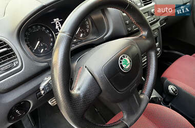 Хэтчбек Skoda Fabia 2011 в 