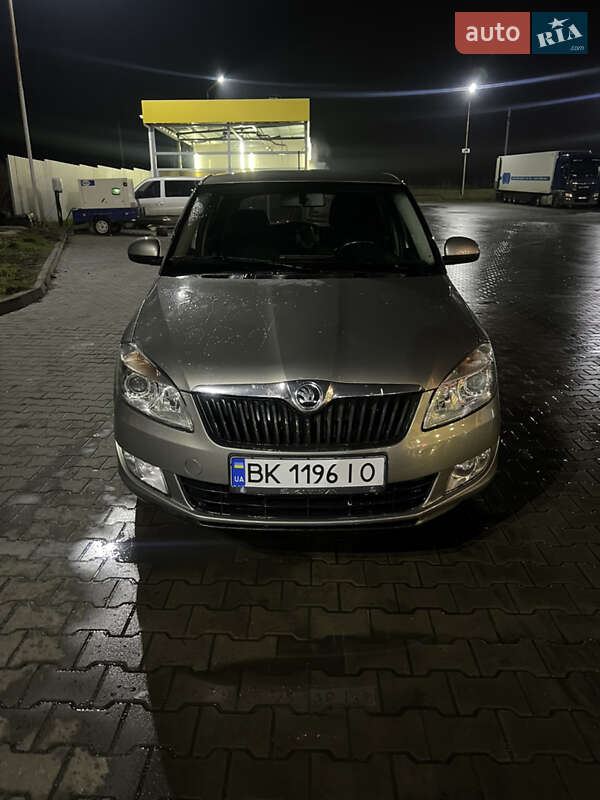 Хэтчбек Skoda Fabia 2015 в Луцке