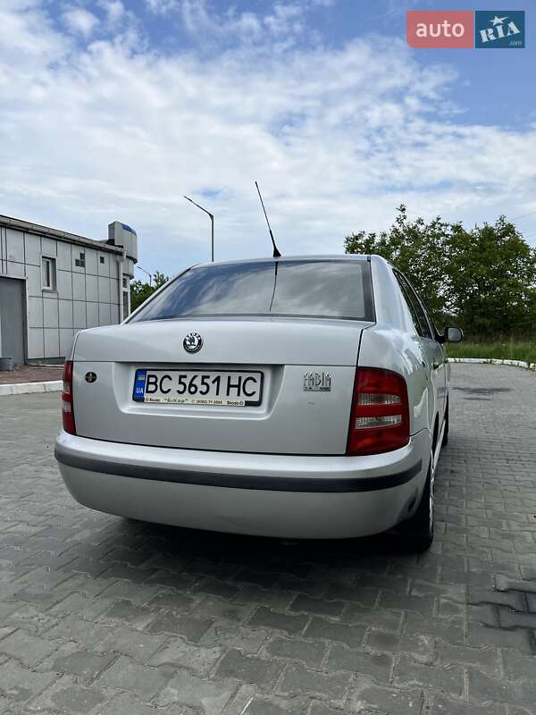 Седан Skoda Fabia 2002 в Жовкві