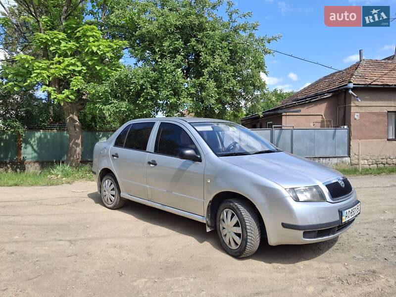 Седан Skoda Fabia 2003 в Береговому