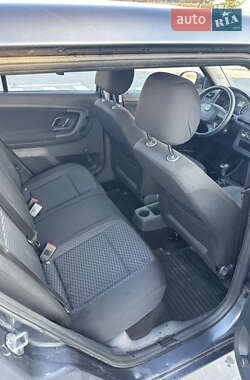 Хэтчбек Skoda Fabia 2011 в 
