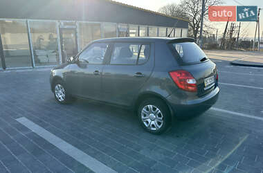 Хэтчбек Skoda Fabia 2011 в 
