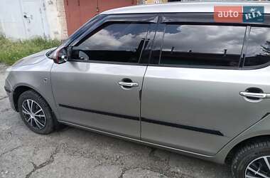 Хэтчбек Skoda Fabia 2012 в 
