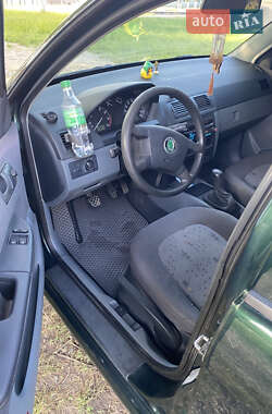 Хэтчбек Skoda Fabia 2002 в 