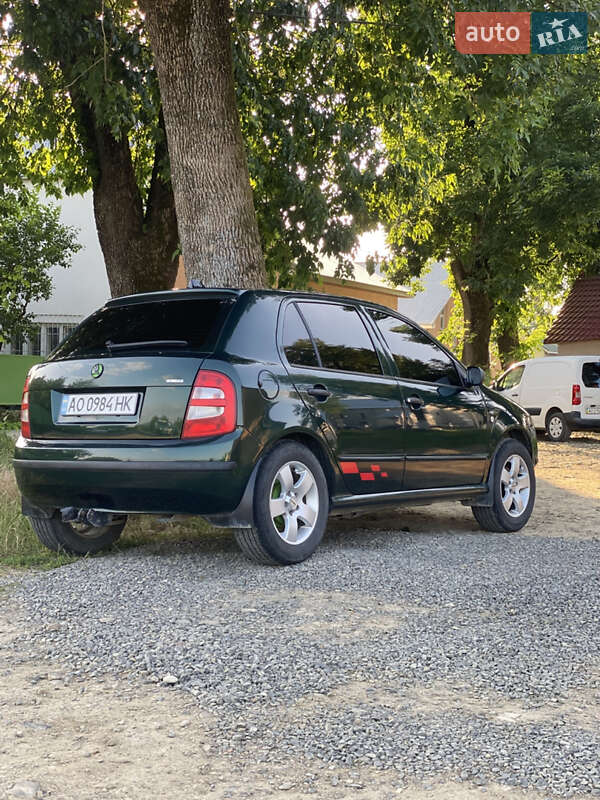 Хэтчбек Skoda Fabia 2002 в 