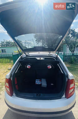 Хэтчбек Skoda Fabia 2000 в 
