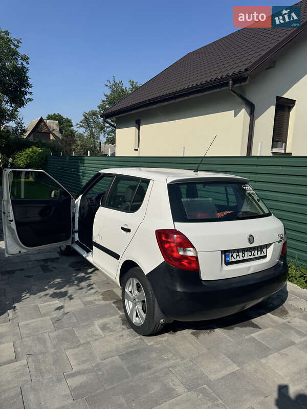 Хэтчбек Skoda Fabia 2010 в Киеве