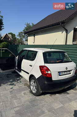 Хэтчбек Skoda Fabia 2010 в 