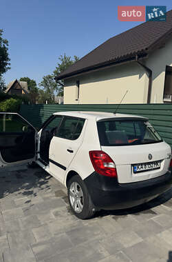 Хэтчбек Skoda Fabia 2010 в 