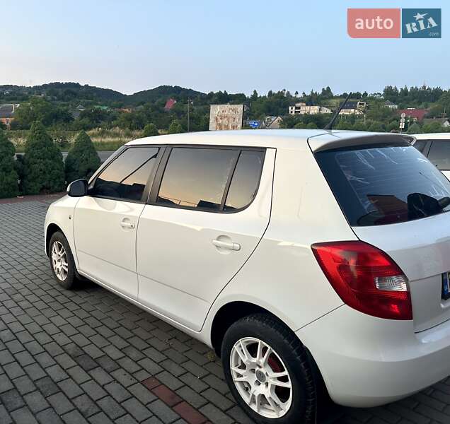 Хэтчбек Skoda Fabia 2012 в Хусте