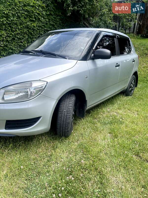 Хэтчбек Skoda Fabia 2012 в Львове