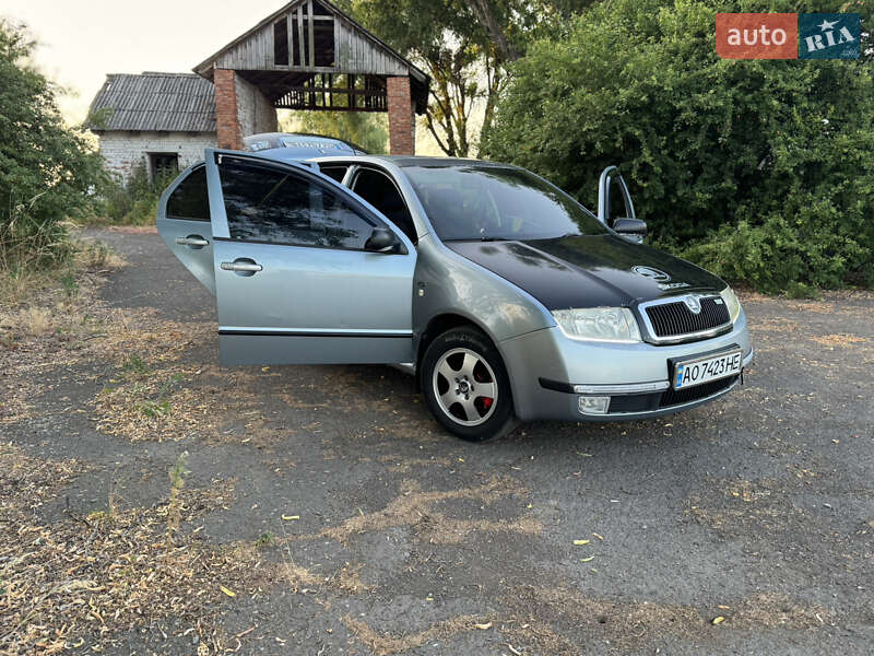 Седан Skoda Fabia 2002 в Ужгороде