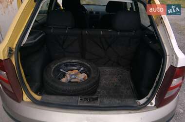 Хэтчбек Skoda Fabia 2000 в 