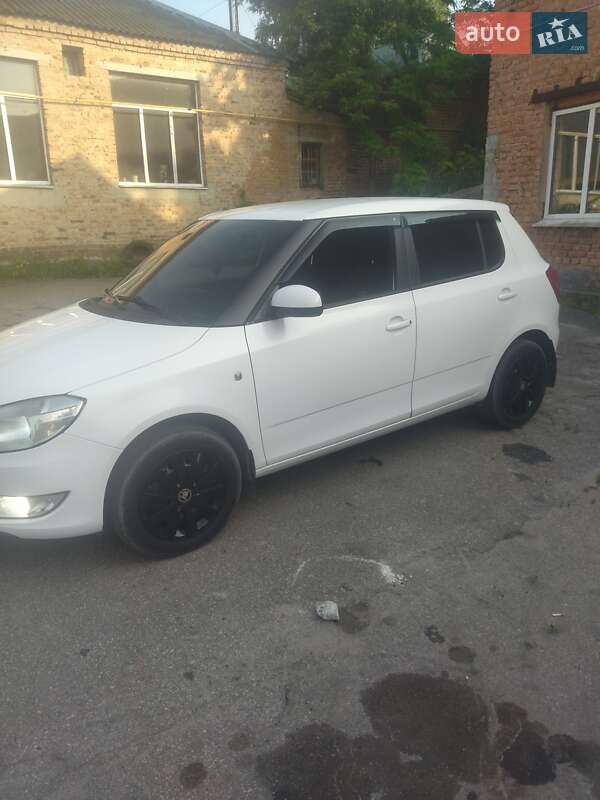 Хетчбек Skoda Fabia 2014 в Кропивницькому