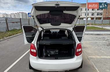 Хэтчбек Skoda Fabia 2011 в 