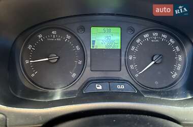 Хэтчбек Skoda Fabia 2011 в 