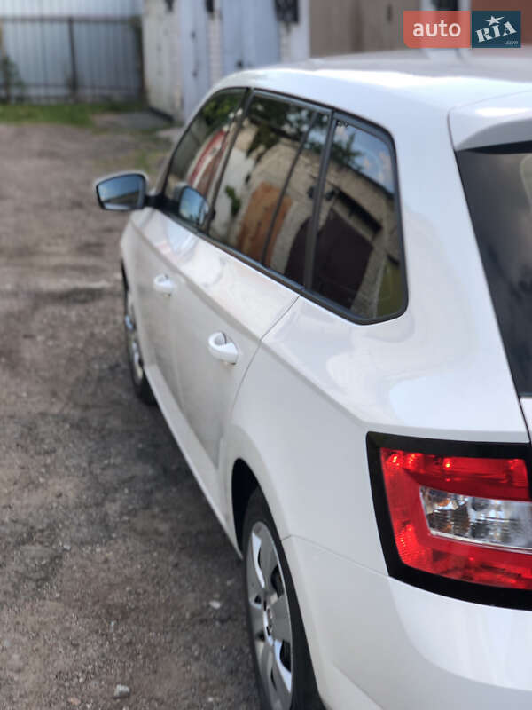 Универсал Skoda Fabia 2015 в Житомире
