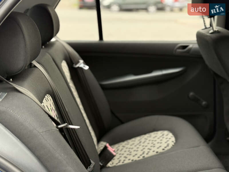 Хэтчбек Skoda Fabia 2005 в Староконстантинове
