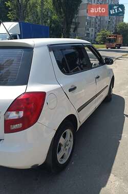 Хэтчбек Skoda Fabia 2012 в 