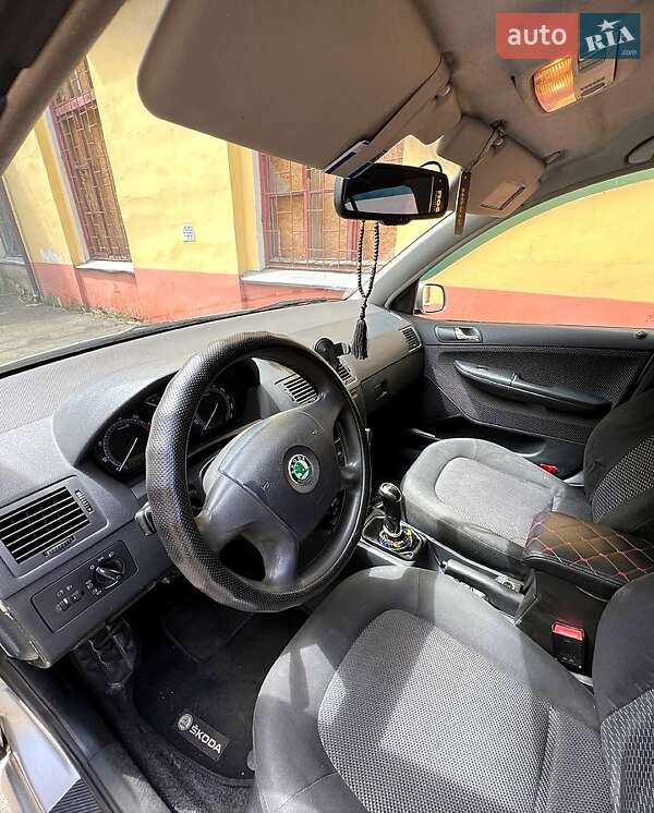 Седан Skoda Fabia 2004 в Харькове