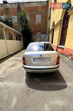 Седан Skoda Fabia 2004 в 