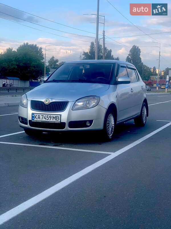 Хэтчбек Skoda Fabia 2009 в Киеве
