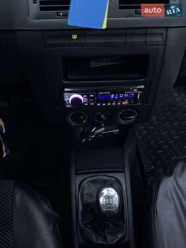 Хетчбек Skoda Fabia 2004 в Шпитьках