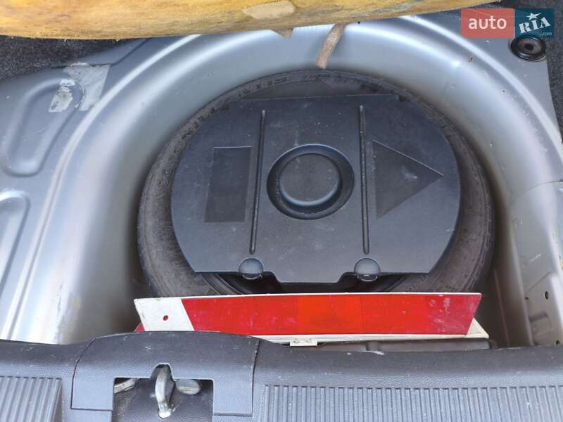 Хэтчбек Skoda Fabia 2006 в Запорожье