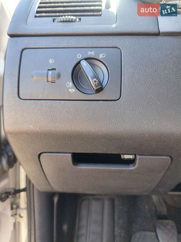 Хэтчбек Skoda Fabia 2006 в Запорожье