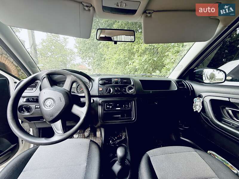 Хетчбек Skoda Fabia 2015 в Горішніх Плавнях