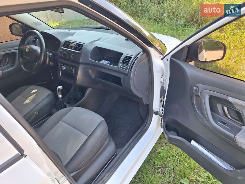 Хэтчбек Skoda Fabia 2012 в Харькове