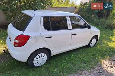 Хэтчбек Skoda Fabia 2012 в 