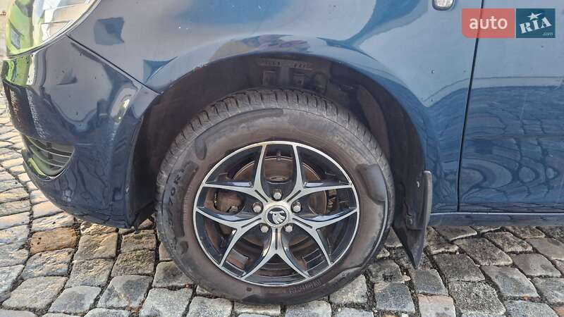 Хетчбек Skoda Fabia 2011 в Дубні