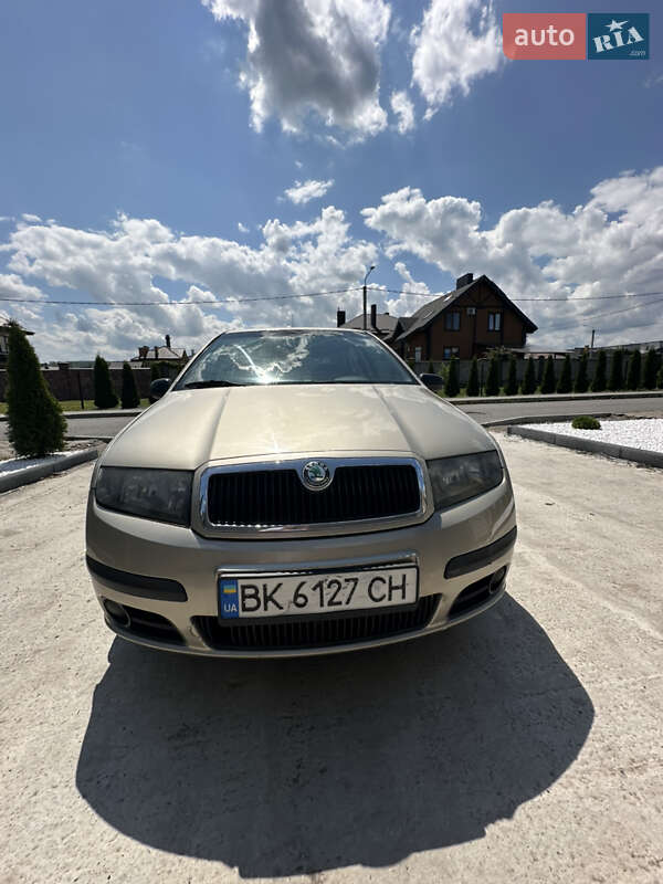 Хэтчбек Skoda Fabia 2006 в Ровно