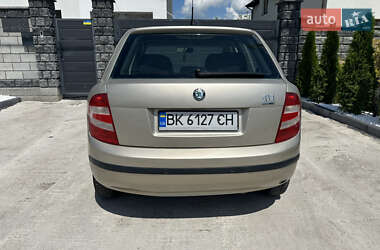 Хэтчбек Skoda Fabia 2006 в 
