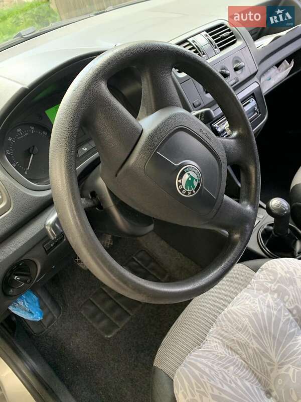 Хетчбек Skoda Fabia 2010 в Радомишлі