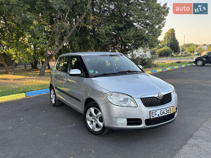 Хэтчбек Skoda Fabia 2009 в 