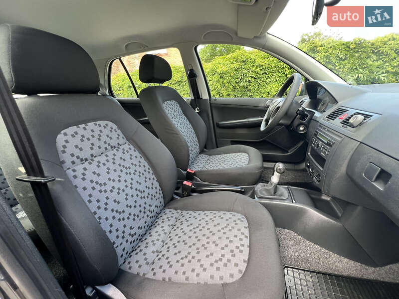 Хэтчбек Skoda Fabia 2007 в Виннице