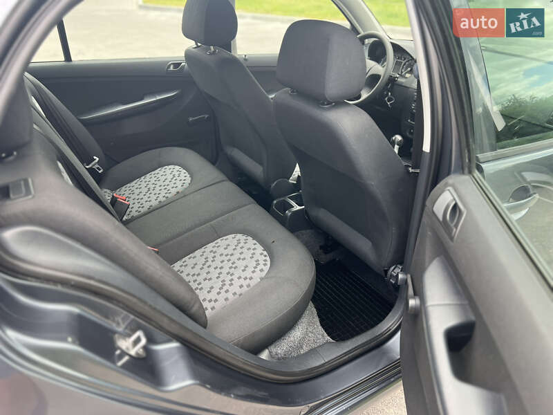 Хэтчбек Skoda Fabia 2007 в Виннице