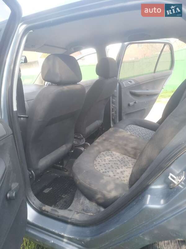 Седан Skoda Fabia 2004 в Харькове