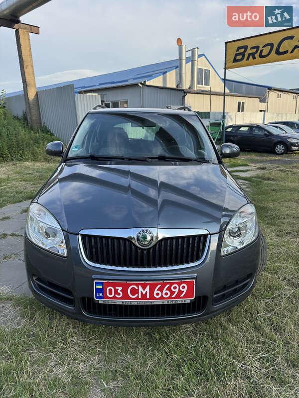 Хэтчбек Skoda Fabia 2008 в Луцке