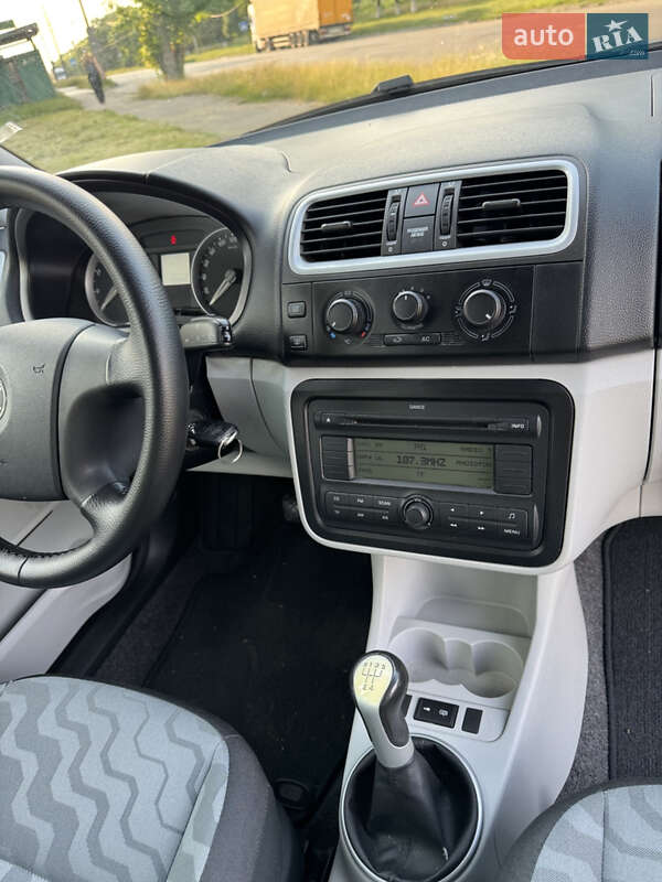 Хэтчбек Skoda Fabia 2008 в Луцке